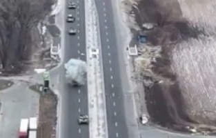 Ukrayna ordusu, Kiev’e saldırmaya hazırlanan Rus tanklarını vurdu