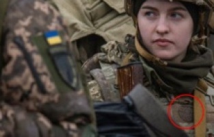 Ukraynalı askerin kamuflajının üzerindeki Nazizm detayı gözlerden kaçmadı