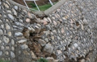 Karabük'te çocuk parkında heyelan!