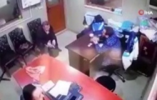 Kendisini işten çıkaran patronun yüzüne asit attı