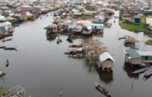 Kölelikten kaçmak için suyun üstüne köy kurdular