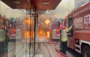 Sarıyer'de kebapçıda çıkan yangın 5 binaya sıçradı