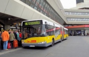 Almanya’da artan petrol fiyatları karşısında toplu taşımayı özendirmek için aylık 9 euro ücret uygulaması kabul edildi