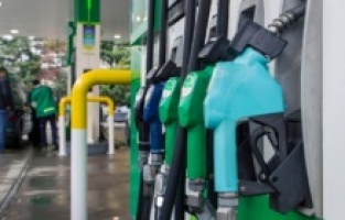 Benzin 25 Lirayı, Motorin 24 Lirayı Geçti