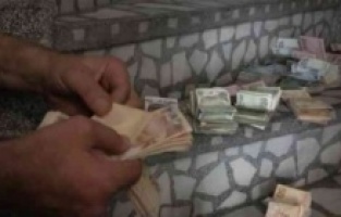 Bursa'da çöp evden servet çıktı