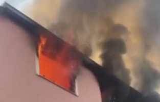 Cinnet getiren adam evini yaktı