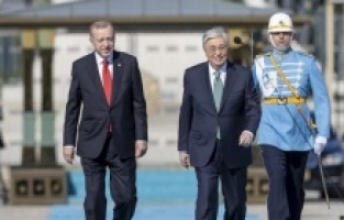 Cumhurbaşkanı Erdoğan, Kazakistanlı Mevkidaşı Tokayev ile Masa Tenisi Oynadı