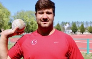 Gülle atmada milli atlet Alperen Karahan Türkiye rekoru kırdı