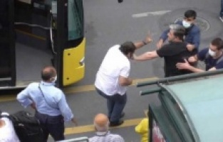 İETT şoförü ile yolcu birbirine girdi