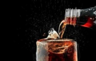 Litrelik kola benzinle kafa kafaya yarışıyor