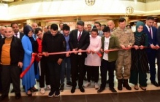 Vali Baruş, Özel Öğrencilerin Sergisini Ziyaret Etti