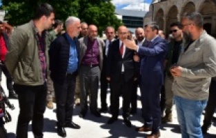 Vali Şahin Yeni Cami'de İncelemelerde Bulundu