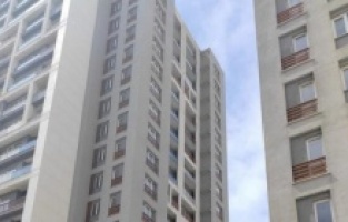 Yabancı uyruklu kadın bebeğini balkondan attı