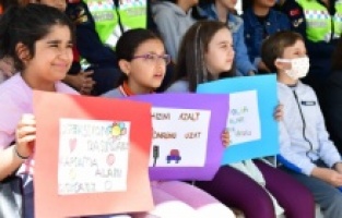 Yeşilyurt Belediyesi'nden miniklere trafik eğitimi