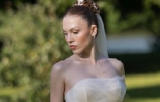 Duygu Özaslan'ın düğün ayakkabısının fiyatı dudak uçuklattı