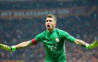 Muslera, doğum gününde baba oldu