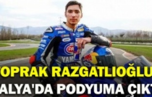 Toprak Razgatlıoğlu İtalya'da podyuma çıktı