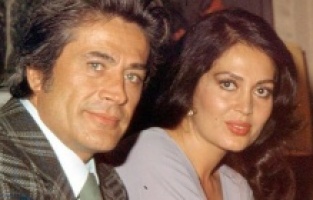 Türkan Şoray, Cüneyt Arkın'ın tabutuna sarılarak hüngür hüngür ağladı