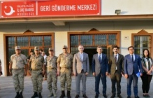 Vali Şahin, Geri Gönderme Merkezinde brifing aldı