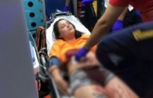 Apartmanın önünde kanlar içinde bulundu! İlk ifadesi, "Bıçağın üstüne düştüm" oldu.