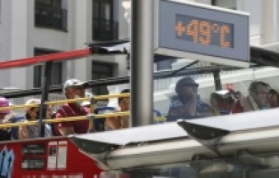 Avrupa'da kavuran sıcaklıklar yüzünden 1065 kişi hayatını kaybetti.