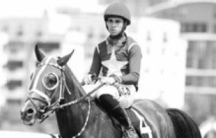 Denizde at yüzdürürken boğuldu