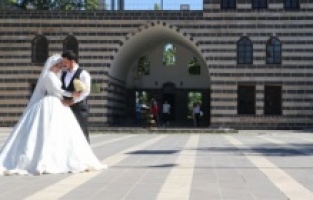 Diyarbakır'ın tarihi mekanları doğal stüdyo oldu