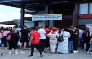 Eminönü'ne akın akın geldiler