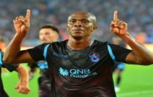 Galatasaray'dan şampiyon Trabzonspor'a büyük darbe!