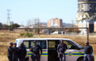 Gangsterler Güney Afrika müzik setini bastı!  Olayda 8 model cinsel saldırıya uğradı.