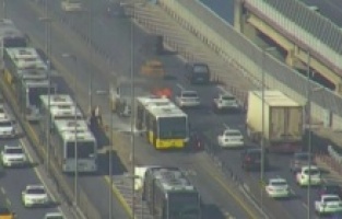 Haliç Köprüsü'nde metrobüs yangını