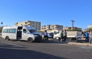 Tekstil işçilerini taşıyan minibüs kaza yaptı!!!