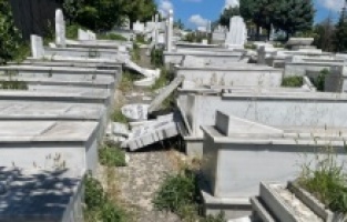 Hasköy Yahudi Mezarlığı'na saldırı