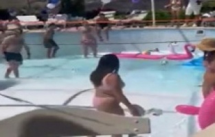 Havuz partisi kana bulandı!!!