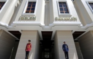 İki belediye başkanı görevden alındı