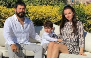 Hamile olan Fahriye Evcen'in karnı görüldü