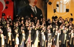 İnönü Üniversitesi diş hekimlerinin mezuniyet sevinçleri...