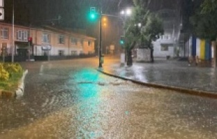 İstanbul'da sağanak yağıştan dolayı zarar gören ev ve iş yerlerine nakit destek!