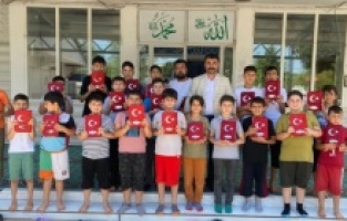 MHP İl Başkanlığı'ndan Kuran Kursu öğrencilerine hediye