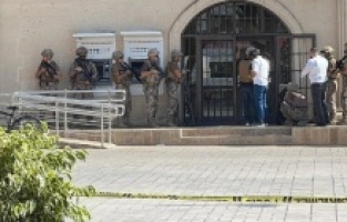 Antalya'da banka müdürü, şube içerisinde silahlı bir kişi tarafından rehin alındı
