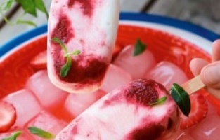 Çilek reçelli yoğurt dondurma nasıl yapılır?