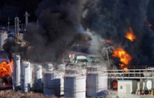 Küba'da ham petrol deposu yıldırımla patladı1 kişi öldü, 17 itfaiyeci kayıp.