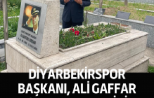 Diyarbekirspor Başkanı, Ali Gaffar Okkan’ın Kabrini Ziyaret Etti