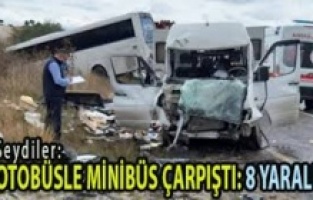 Belediye otobüsü minibüsle çarpıştı: 8 yaralı