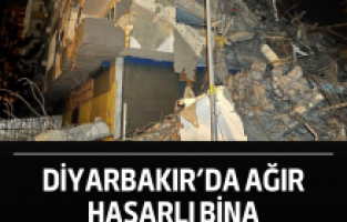 Diyarbakır’da ağır hasarlı bina kendiliğinden çöktü
