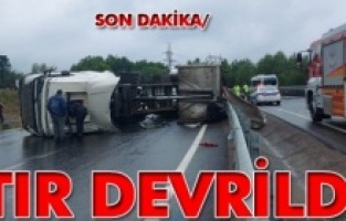 Diyarbakır’da tır devrildi: 1 yaralı