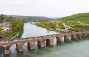 On Gözlü Köprü Tarihçesi: Diyarbakır’ın Tarihi Hazinesi