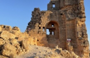 Zerzevan Kalesi'nin surları tüm yıl süren kazılarla ortaya çıkarılıyor