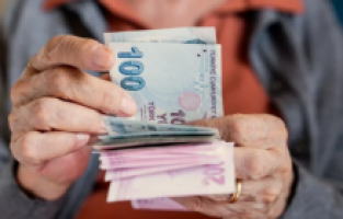 Emekli bayram ikramiyesine kilitlendi: Zam ne kadar olacak, ne zaman yatacak? İşte olası rakamlar!