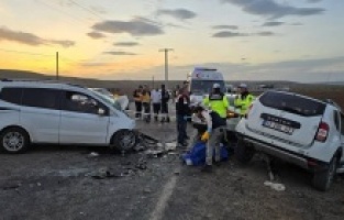 Diyarbakır'da zincirleme kaza: 3 ölü, 4 yaralı